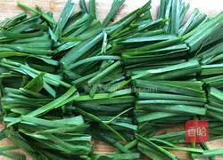 Mealtime - Illustration of how to make fried leeks with red pepper 3