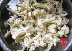 Illustration of how to make organic cauliflower with tomato sauce 3