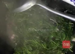 Illustration of how to make stir-fried red amaranth 5