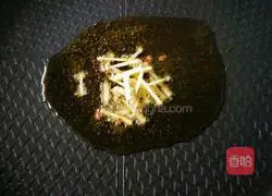 Mix the shredded potatoes with soy sauce Illustration of how to do it 8