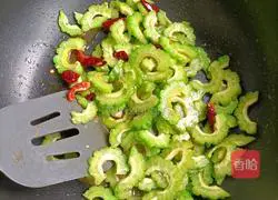 Illustration of how to make stir-fried bitter melon 4