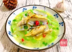 Illustration of how to make stir-fried razor clams with loofah 8