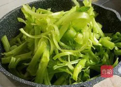 Illustration of how to make stir-fried spinach stalks 5