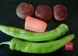 Illustration of how to cook three shredded vegetables 1