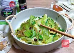 Hand-shredded cabbage Illustration of how to do it 9