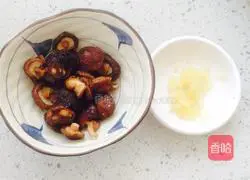 How to stir-fry shiitake mushrooms and Shanghai greens Illustration 3