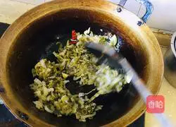 Illustration of how to make fried vermicelli with pickled cabbage 4