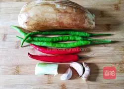 Illustration of how to make spicy lotus root dices 1