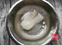 Illustration of how to stir-fry luffa vermicelli 2