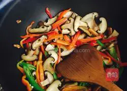 Illustration of home-cooked mushroom and green pepper recipe 3 