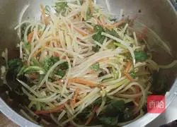 Illustration of how to make cold shredded potatoes 14