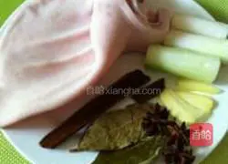 Illustration of how to make cold pig ears 1