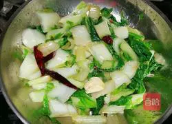 Illustration of how to make stir-fried cabbage in ten minutes