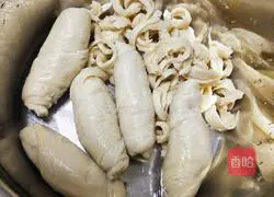 Illustration of how to make fried and roasted water gluten 1