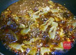 Illustration of how to make spicy and sour konjac flowers with pickled peppers 11