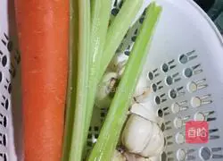Illustration of how to make celery lily 1