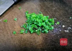 Illustration of how to make cold lotus root 8