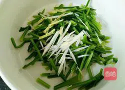 Illustration of how to make spicy spinach with reduced fat 5