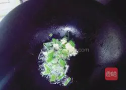 Illustration of how to make fried cowpeas and potatoes 6