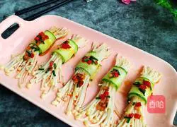 Illustration of how to make cucumber and enoki mushroom rolls 8