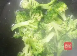 Oil-free broccoli An illustration of essential ways to lose weight 4