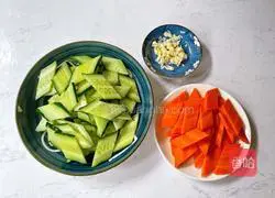 Illustration of how to make fried fungus with cucumber 3