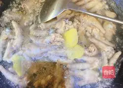 Illustration of how to make spicy and sour chicken feet 5