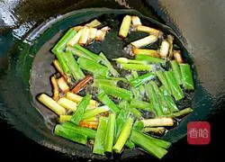 Illustration of how to make scallion oil noodles 11