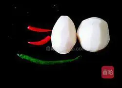 Illustration of how to make spicy and sour cold potato shreds 1