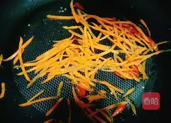 Illustration of making spicy and sour potato shreds 7