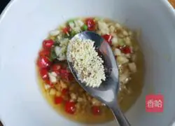 Illustration of how to mix spinach with peanuts 12