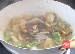 Illustration of how to cook dried beans with green tomato sauce 10