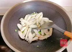 Illustration of how to make fried yam 10