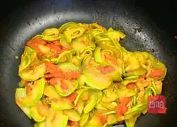 Illustration of how to stir-fry tomatoes and zucchini 8