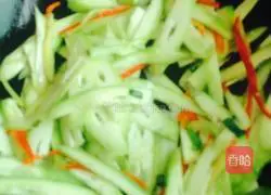 Illustration of how to make stir-fried loofah 4