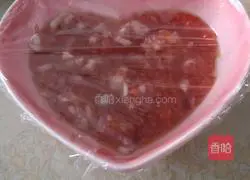 Illustration of how to mix salmon caviar 11