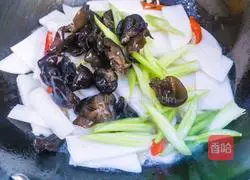 Illustration of how to make Qinxiangshan tablets 8