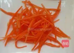 Illustration of how to make spicy shredded chicken 4