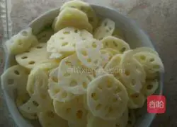 Illustration of how to make stir-fried lotus root slices 2