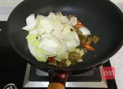 Illustration of how to stir-fry Chinese cabbage with pork dregs 4