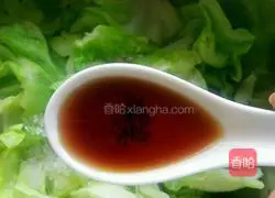 Illustration of how to make hand-shredded cabbage 5