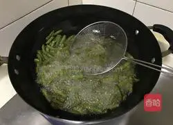 Illustration of how to make stir-fried beans 5