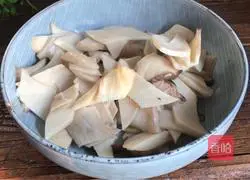 Illustration of how to make mixed vegetables and king oyster mushroom 6