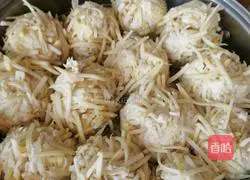 Illustration of how to make yam balls 5