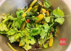 Illustration of how to make pickled cucumbers 12