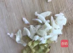 Illustration of how to make cold fungus and bitter chrysanthemum 1