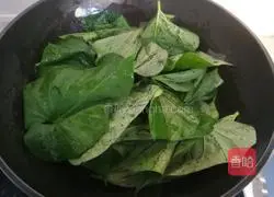 Illustration of how to make garlic sweet potato leaves 6