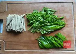 Illustration of how to make spicy pepper tofu skin 2