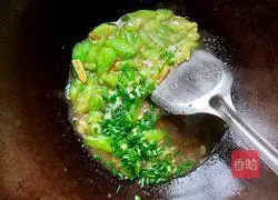 Illustration of how to make stir-fried loofah 6