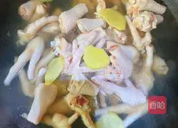 Illustration of how to make spicy and sour chicken feet 4